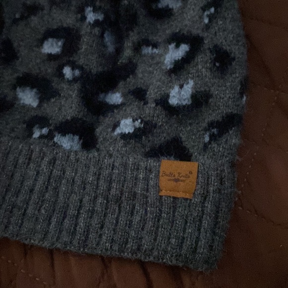 Britts knits snow leopard Pom hat NWT - Picture 3 of 3